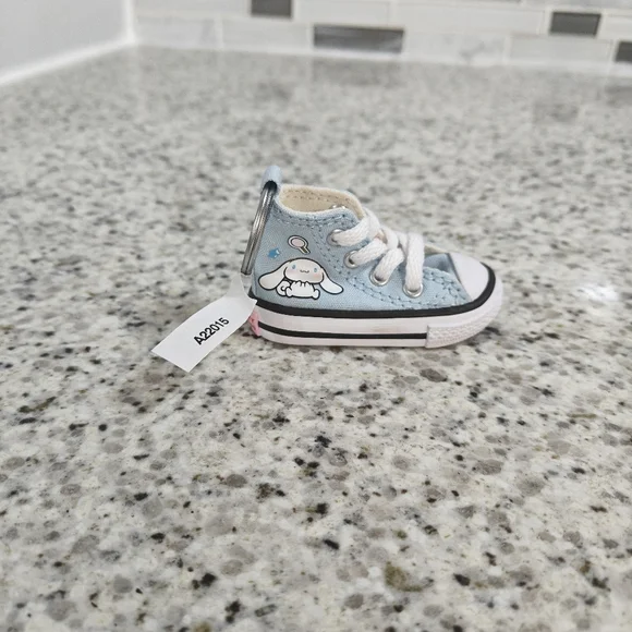 Converse x Hello Kitty Chuck Taylor All Star Keychain (Light blue, Cinnamoroll ) - Picture 2 of 5